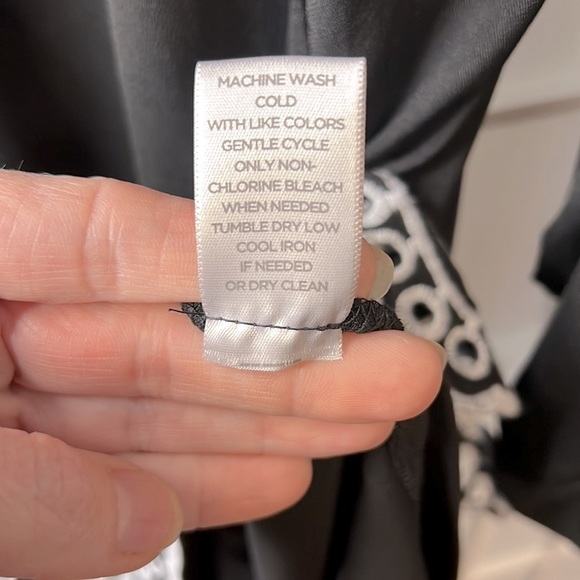 Woman’s Black Blouse With White stitch Design Trim 3/4 sleeve Like New - Picture 8 of 8